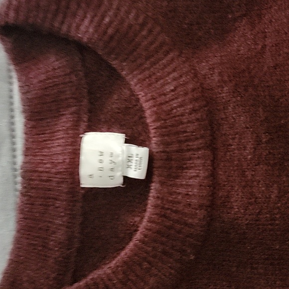 Sweater - Picture 2 of 3